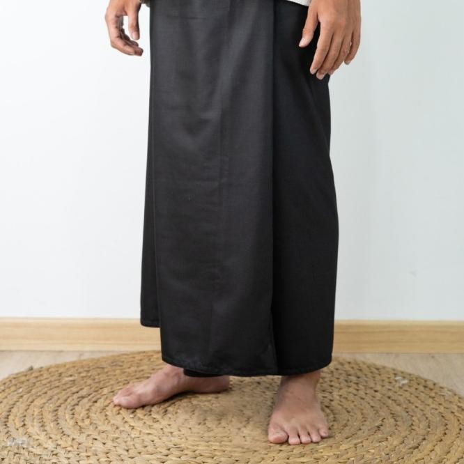 SARUNG TENUN SONGKET WADIMOR POLOS HITAM PUTIH MOTIF BALI