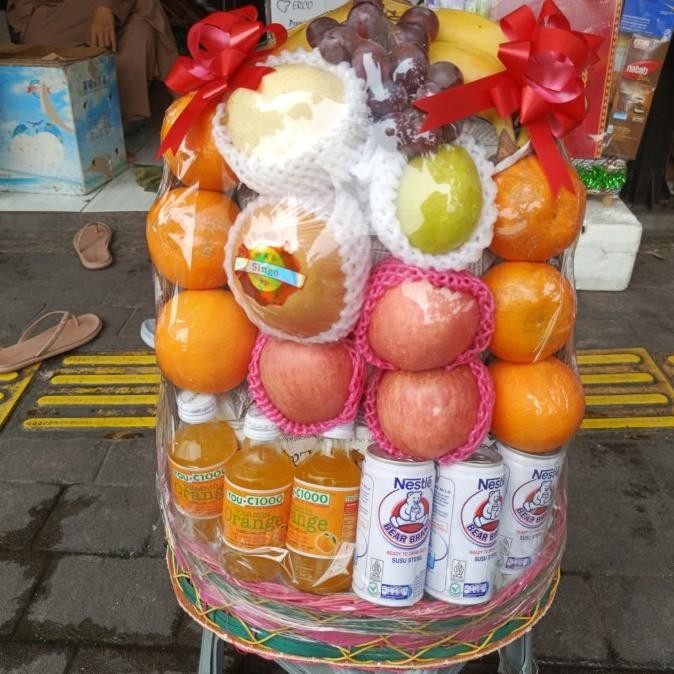

Grosir Hampers Lebaran | Hampers Termurah Jakarta | Hampers Jabodetabek Pengiriman Instan | Hampers Buah Campur Minuman Bear Brand, You C 1000 | Free Kartu Ucapan | Tipe A