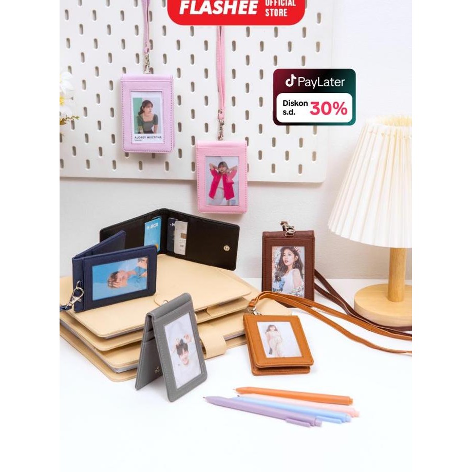 

Flashee Lanyard ID Card Holder Harper Lanyard Name Tag Kulit Dua Sisi Bolak Balik Mika Kancing Tali Termurah Berkualitas murah