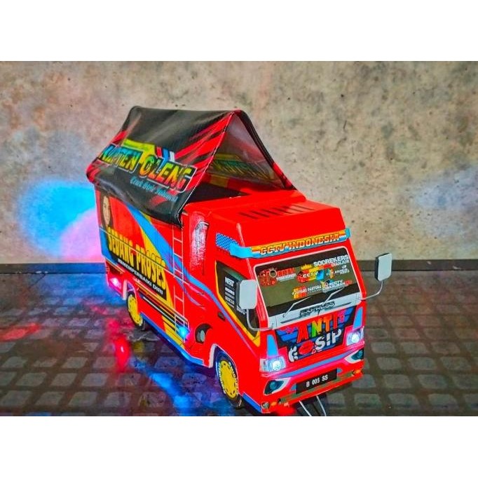 TERSEDIA MINIATUR TRUK CANTER OLENG KAYU ANTI GOSIP VARIASI TERPAL DAN LAMPU