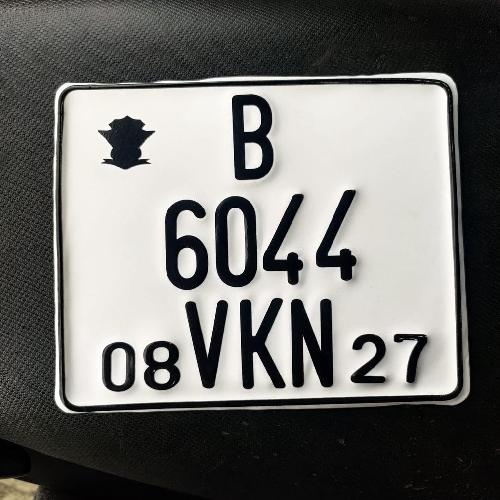 plat nomor kotak Plat nomor motor vespa putih