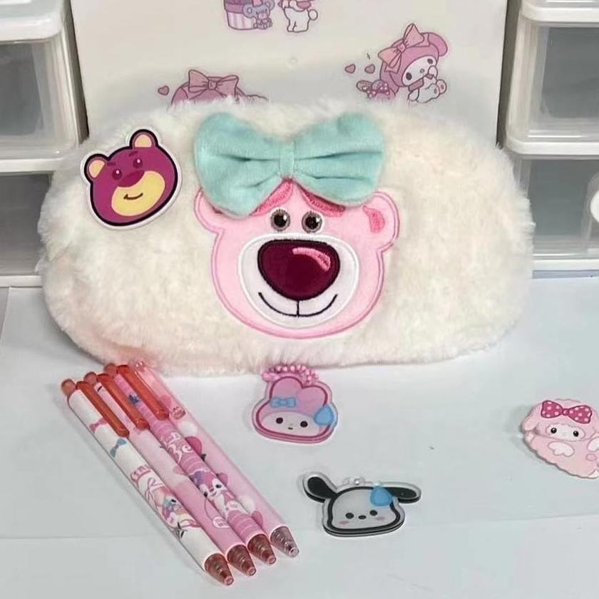 

Premium Tempat Kotak Pensil Bulu Soft Cute motif Kartun Beruang Strawberry Pink / Pouch Pensil Case Lucu Kartun High Quality