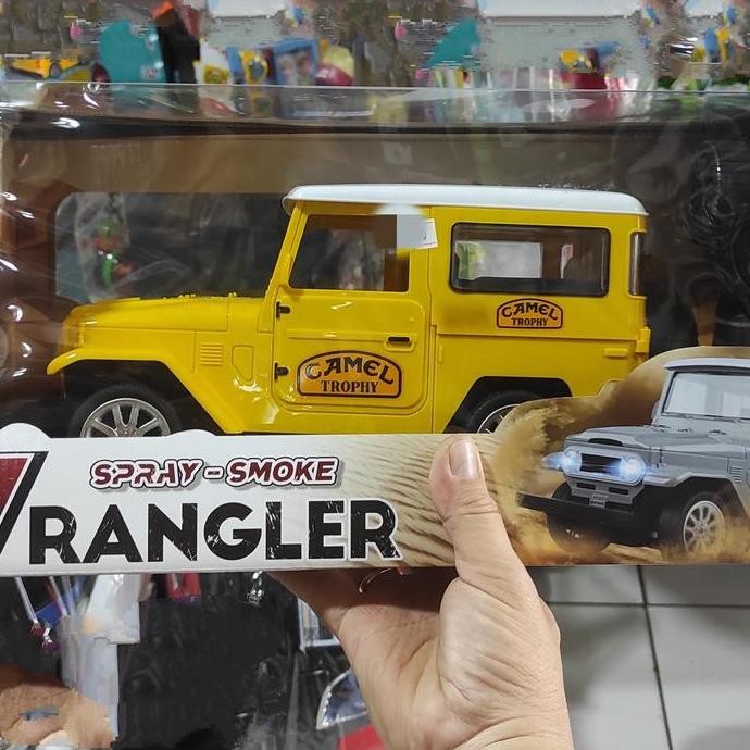 Terjangkau Mainan Mobil Remote Control Jeep Wrangler Spray Smoke 1:12