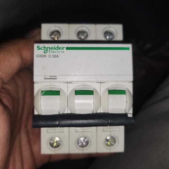 IC60N 3P 32A MCB SCHNEIDER