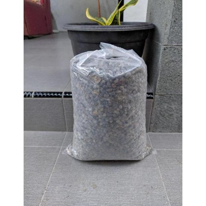 

Terlaris Pupuk Kandang Kambing Kotoran Kambing ( Kohe ) 1 Kg. Pupuk Organik