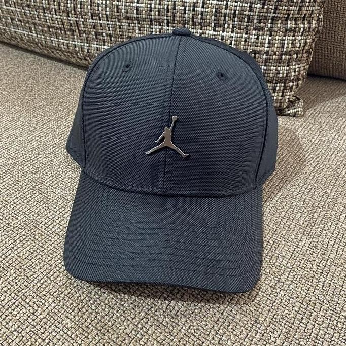 // Topi Nike Air Jordan Clc Classic 99 Cap Metal Logo