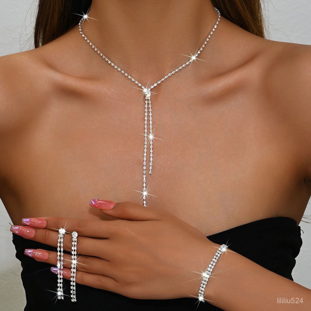 Set Kalung Anting Klip Telinga Kristal Super Mengkilap yang Indah Perhiasan Pengantin Aksesori Gaun 