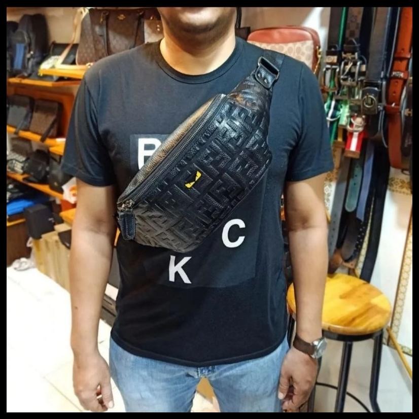 TAS WAISTBAG FULL BLACK EMBOS FF RES DEPAN / TAS PINGGANG PRIA DAN WANITA