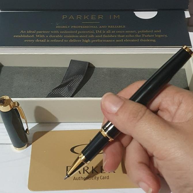 

Pulpen Parker IM LQ Black GT Roller Ball Klip Emas Kualitas Original