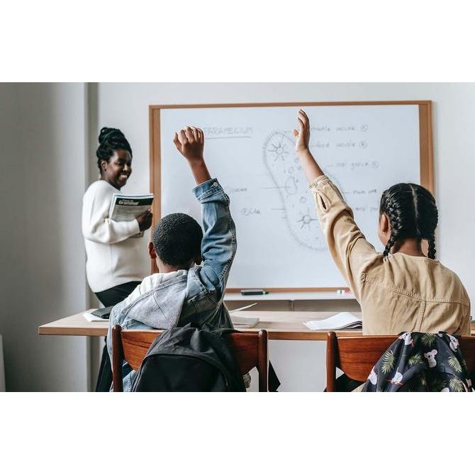 

Flipchart SAKANA 70 x 100 cm / Papan Tulis Kaki 3 Flip Chart 70x100 cm Kualitas Original