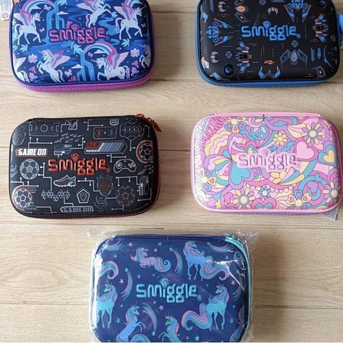 

pensil case set besrerta isinya (motif cwo) smiggle original Kualitas Original