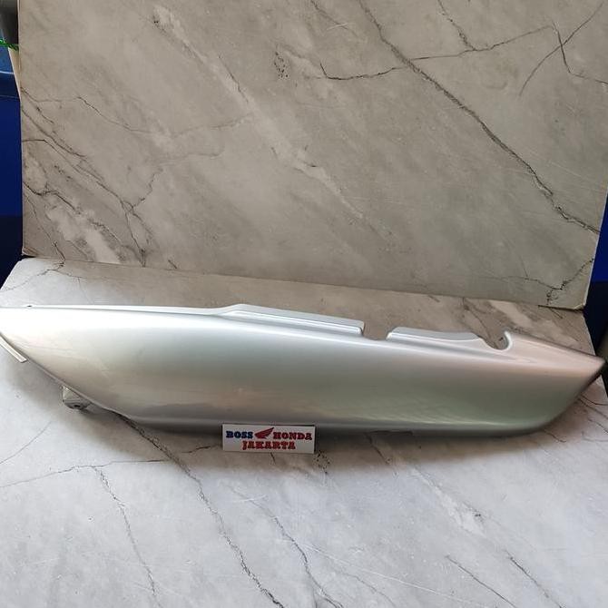 SPAREPART TIGER LAMA : 77220-KCJ-690HNS COVER BODY SILVER KIRI TIGER LAMA YANG LAMPU STOPNYA BOLHAM 