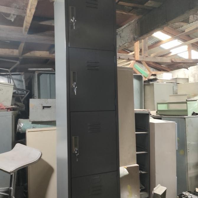 

Loker 4 pintu Kualitas Original