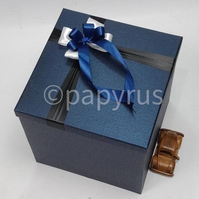 

ready Papyrus 30x30cm Tinggi 30cm Kotak Kado Gift Box