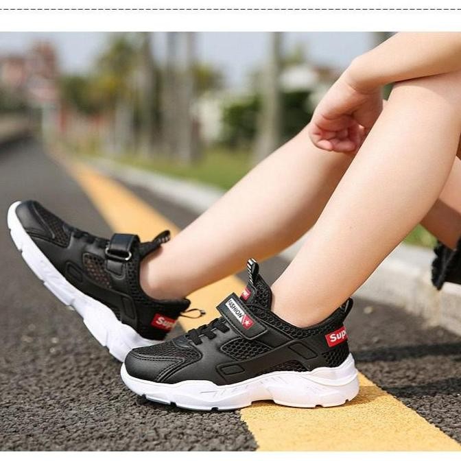 Tersedia Sepatu sneakers anak laki-laki / sepatu anak laki-laki import