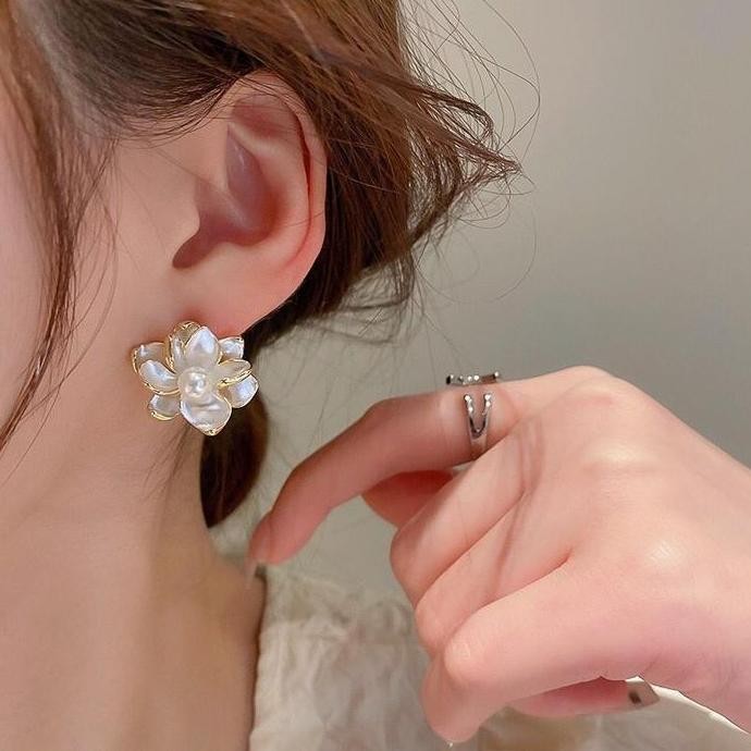 Anting Bunga Putih Perhiasan Pesta Anting Wanita AT289 Earrings Jewellery