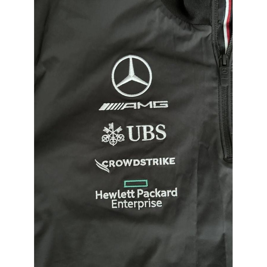 Mercedes-AMG F1 2022 Team Issue Hybrid Jacket. Jaket Pria