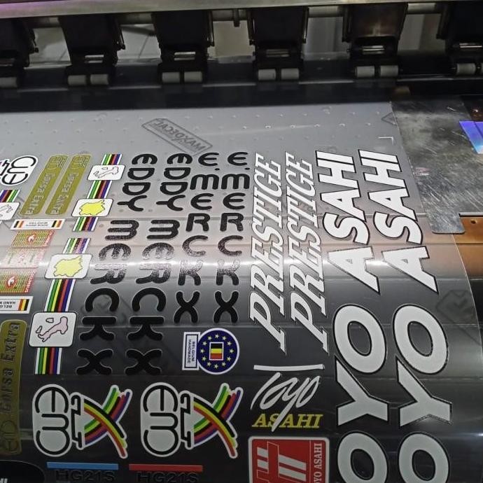 

BEBAS ONGKIR - Cetak Stiker TRANSPARAN Super Clear MAXDECAL Tinta UV dan Tinta Putih