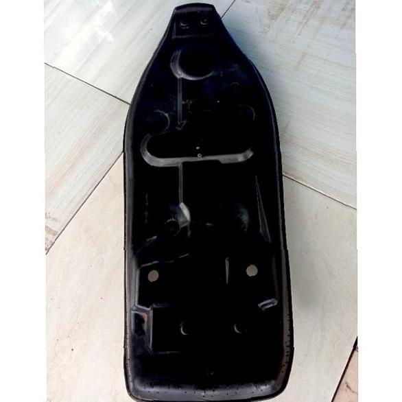 Sparepart dan Aksesoris kendaraan  Papan Jok Suzuki Rc 100 Bravo. Seken bekas copotan  6scbu