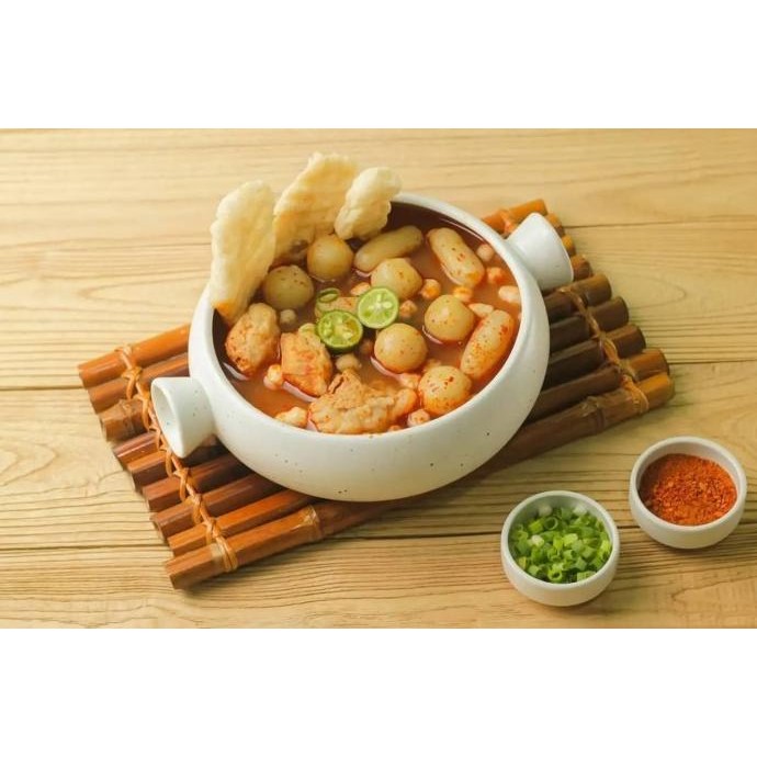 

(Expert) Momoto Chili Oil Minyak Cabe 300 gram Dimsum Baso Aci Seblak Ramen Lamien Mie Bakso Nasgor Pedas