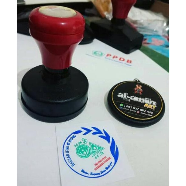 

Karet stempel warna berkwalitas lembut dan tidak keras cepat resap tinta