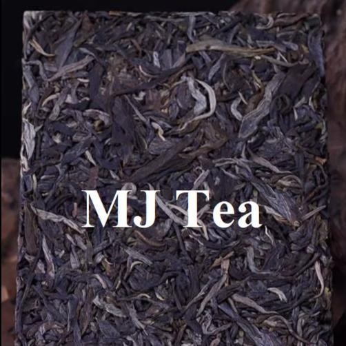 

Puerh Tea First Spring Tea "Yongde-Yanzitou" Brick Tea - 500G Maison Auratea