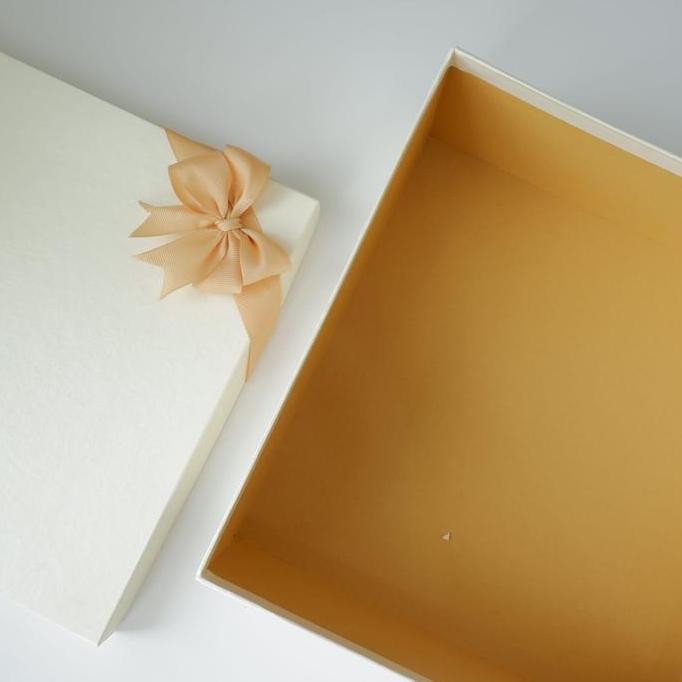 

ready stock Box Hampers Custom Hardbox Kotak Kado 25 x 25 x 10 Cream Navy Hitam