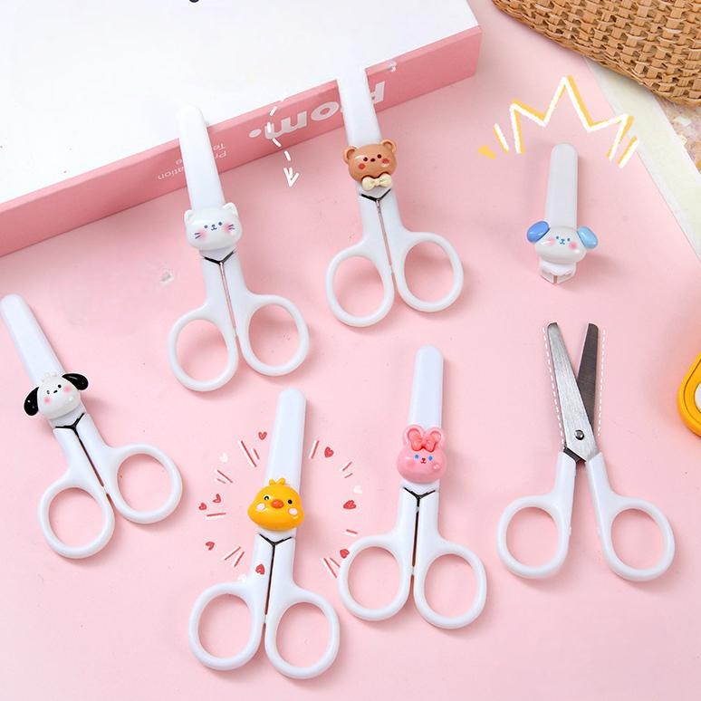 

Promo Gunting Mini Lucu Stainless Steel Dengan Penutup Gunting Kecil Scissors Anak Karakter Lucu