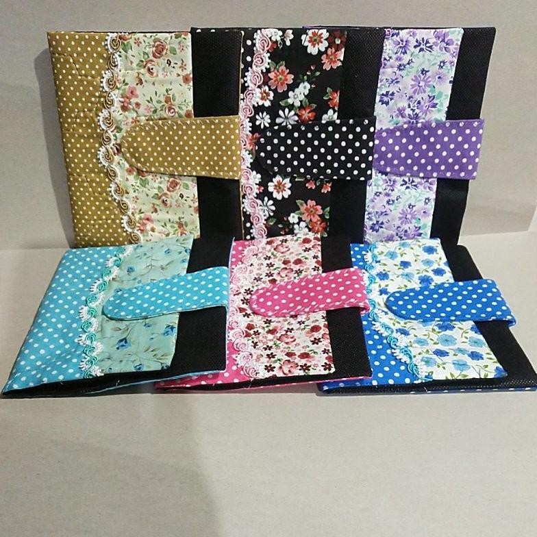 

Sampul / Cover Al-Qur'an Motif Bunga Bahan Kain Ukuran A6 RB07