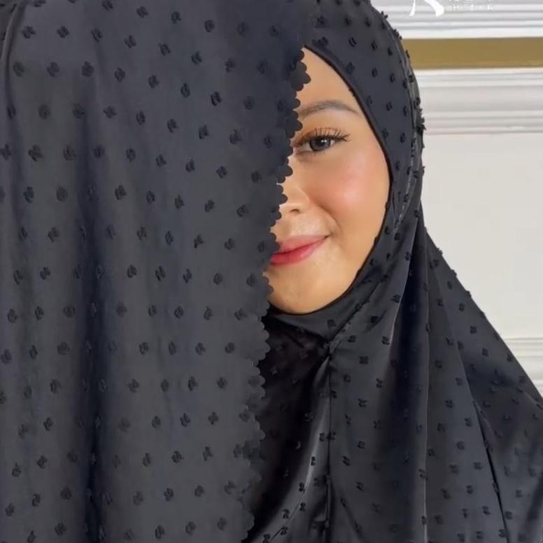 Mukena Silky Premium Jumbo Mewah   Bahan Silky Dotty Cantik Elegan Menutup Dagu Warna Hitam Polos AS