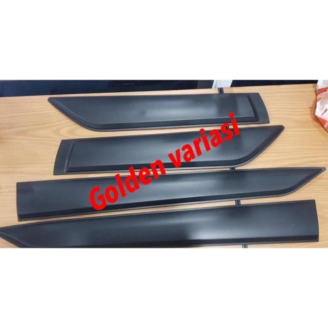 List Body / Side Moulding Pintu Samping Innova Zenix