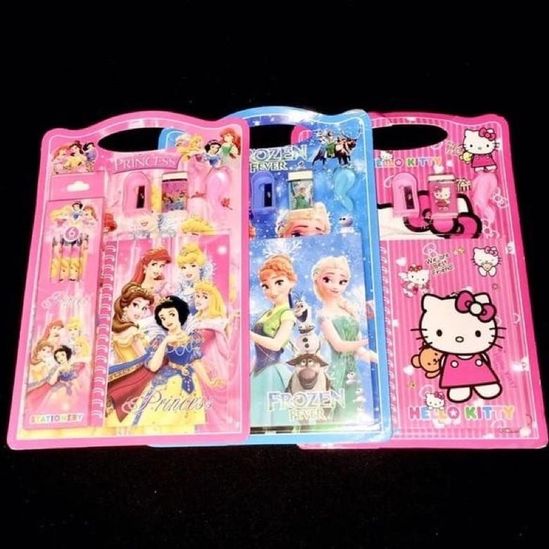 

Alat Tulis Set Karakter Anak Pensil Penggaris Penghapus Rautan Notes Buku Kecil Souvenir Hadiah Kado Spaylater 0%