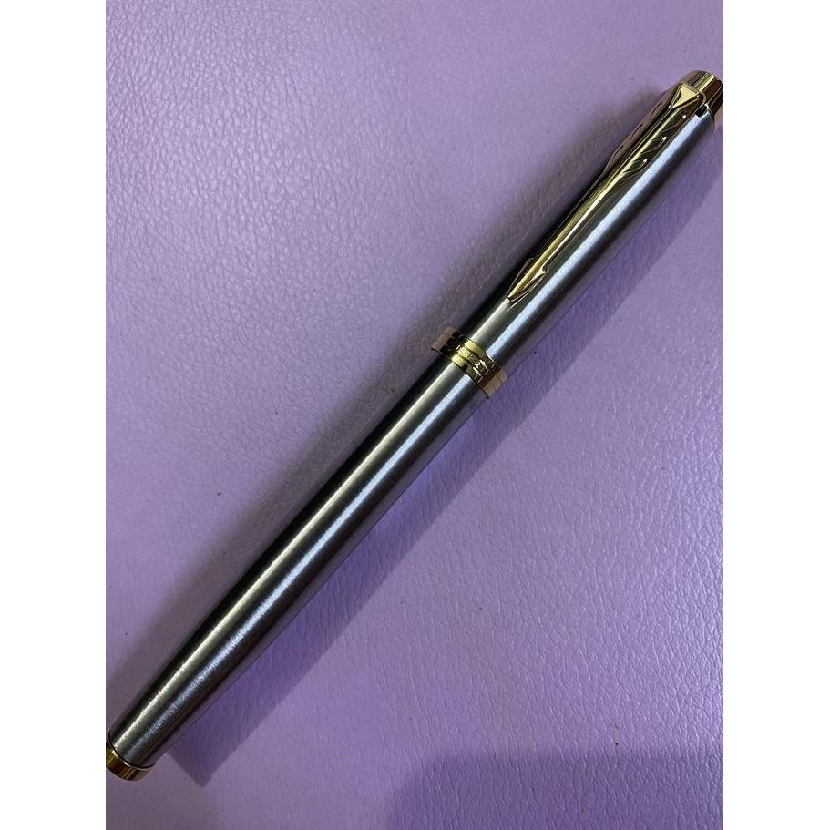 

Pulpen Parker Im New Original Roller Ball Brushed Metal Gold Trim Kualitas Terbaik Harga Termurah