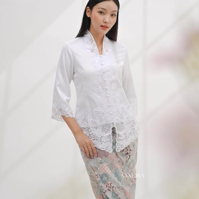 KEBAYA PUTIH MODERN LENGAN PANJANG (SERA)