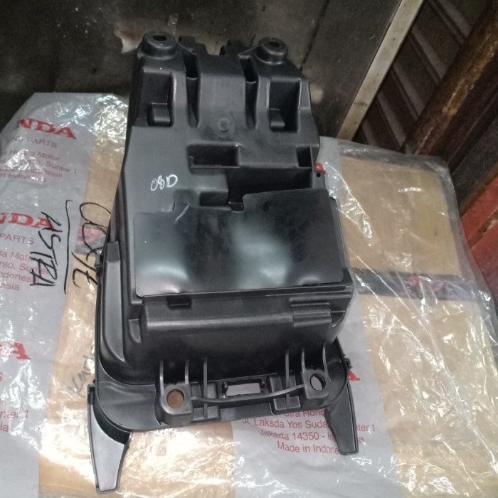 BOX BAGASI JOK BEAT KARBU 2009-2010 8125A-KVY-960