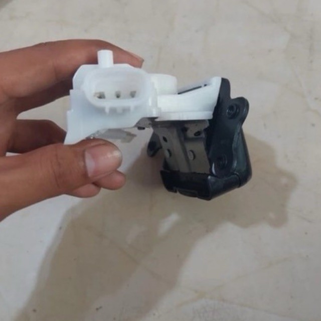 doorlock pintu bagasi innova reborn tipe G original
