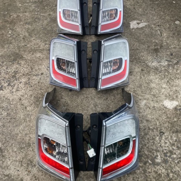 Di jual lampu belakang honda freed hybrid