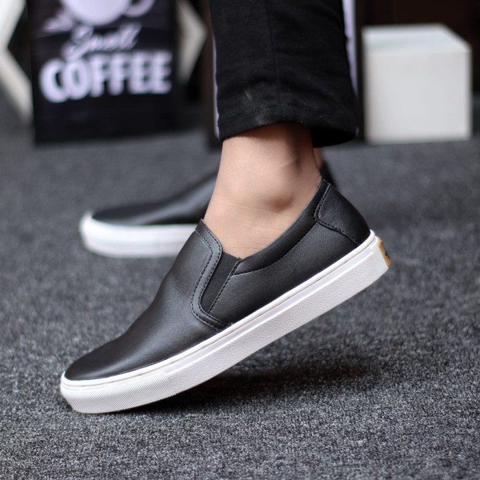 Sepatu Sneakers Pria Slip On Casual Cevany Mori Kulit Asli