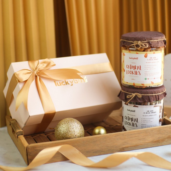 

Hampers / Gift Box / Kado - Semi Hardbox - Oat Cookies 2 Jar + Pita