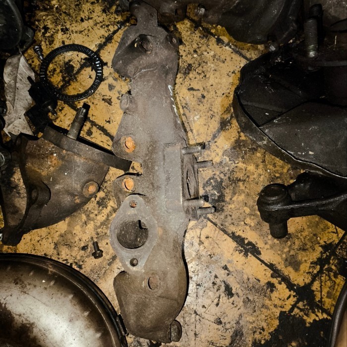 exhaust manifold Isuzu dmax turbo original