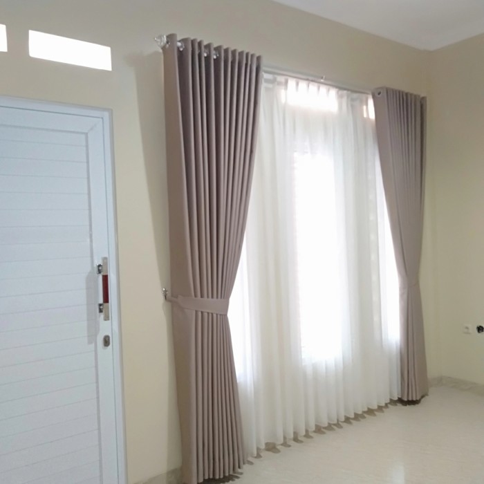 gorden blackout coklat susu L 200x250