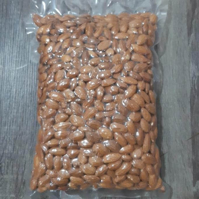 

almond mentah raw blue diamond utuh 1kg Berkualitas