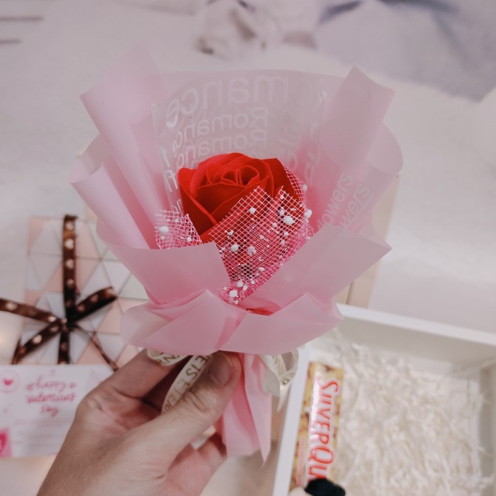 

ROMANTIC GIFT - HAMPERS COKLAT VALENTINE - KADO BUNGA BONEKA GB029