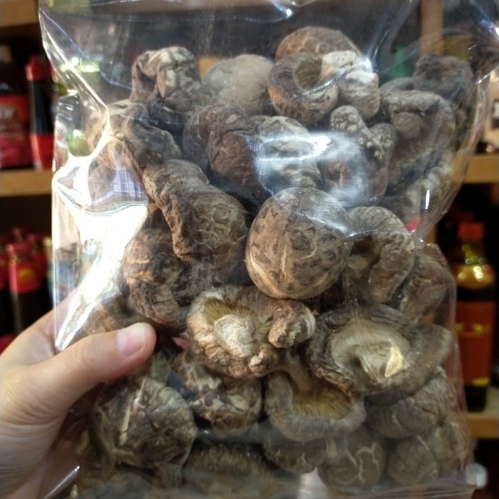 

Jamur Hioko Kering/ Dried Shitake Mushroom Uk. 3-4Cm 250Gr (Tebal)