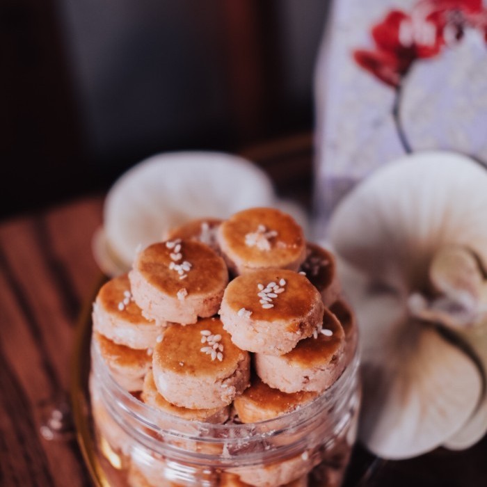 

Bloom - Thegifthings Hampers Imlek 2025 / Kue Kering / Parcel Sincia / Lunar New Year Cookies /