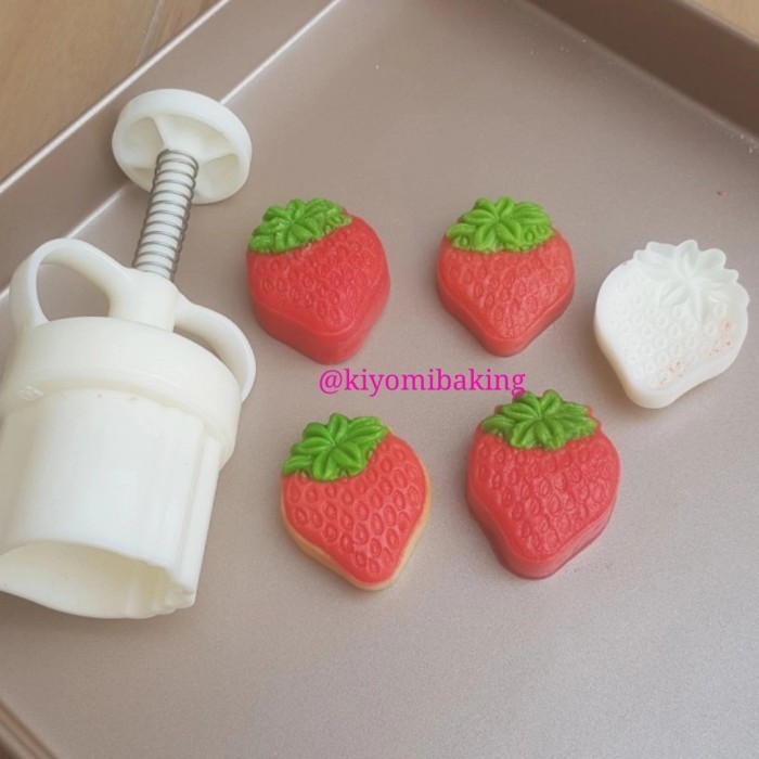 

READY STOCK CETAKAN KUE KERING STRAWBERRY PLUNGER COOKIE CUTTER LEBARAN