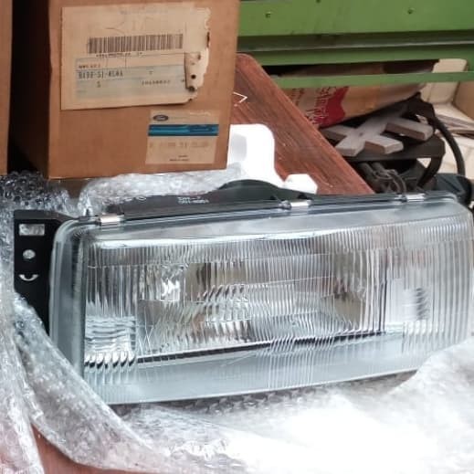 Ford Genuine Parts Lampu Besar Kiri Ford Laser Gala B499510L0