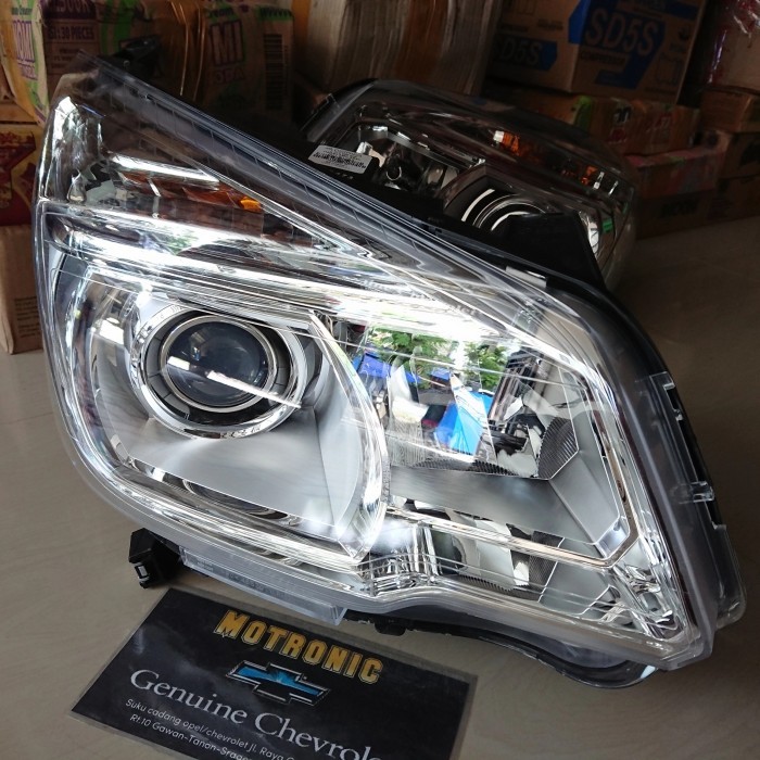 Head lamp lampu depan kanan chevrolet trailblazer colorado