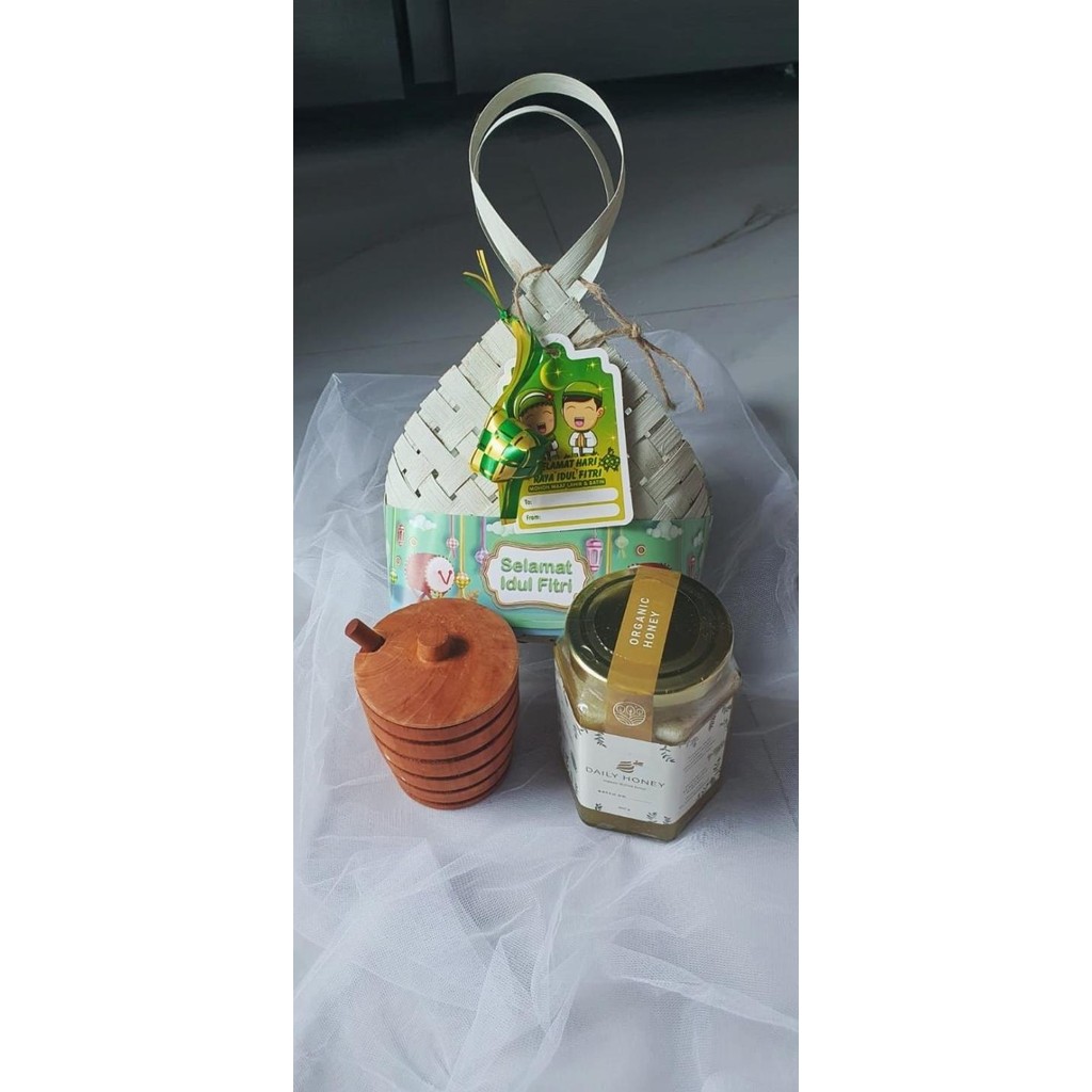 

Super Sale!, Hampers Lebaran Madu Organik Propolis Keranjang Gelas Kayu Premium Ram