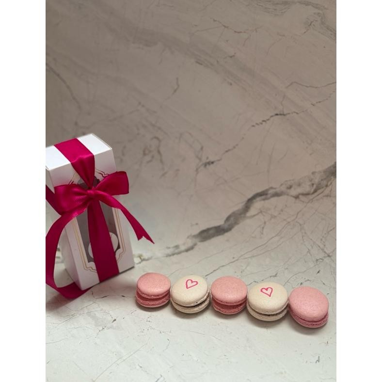 

VIRAL Macarons VALENTINE Box of 5 & 10 hamper fh-46